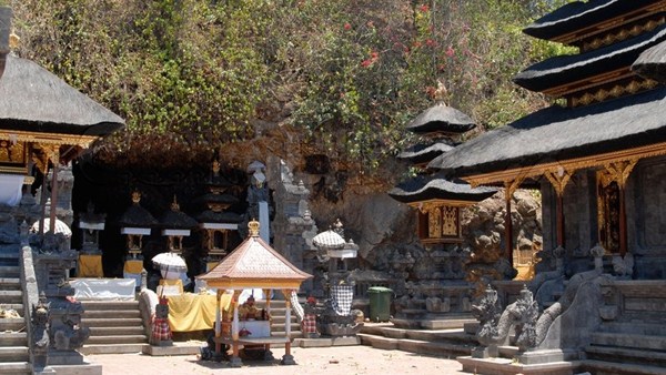 Templo bonito cueva murciolagos
